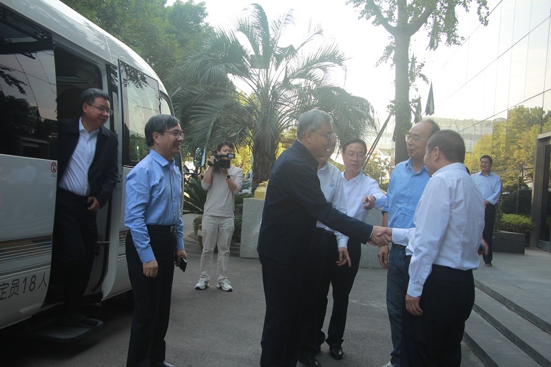 全國人大常委會委員、財經(jīng)委副主任委員郭樹清率領全國人大調(diào)研組蒞臨恒厚集團寧波北歐工業(yè)園區(qū)開展調(diào)研